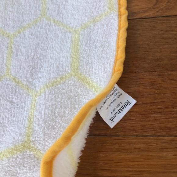 Rilakkuma Harvest Festival Honey Forest Lap Blanket - Picture 4 of 5